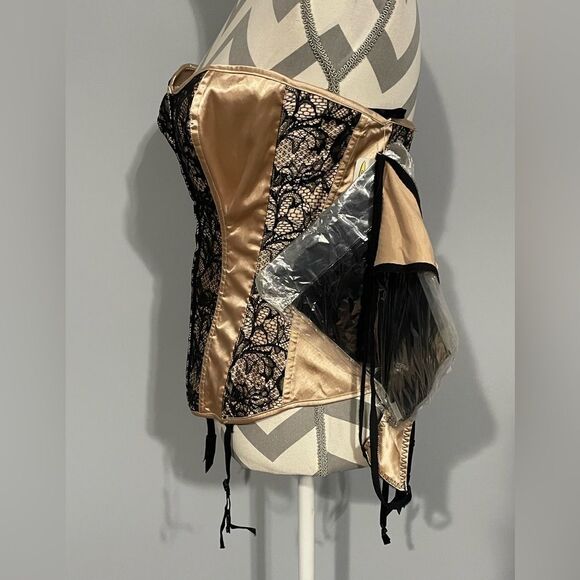 Corset Set - Picture 3 of 14